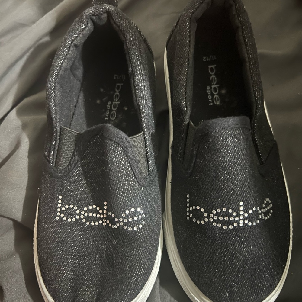 2 pairs size 11 kids Nike Air and Bebe black shoes - Picture 5 of 5
